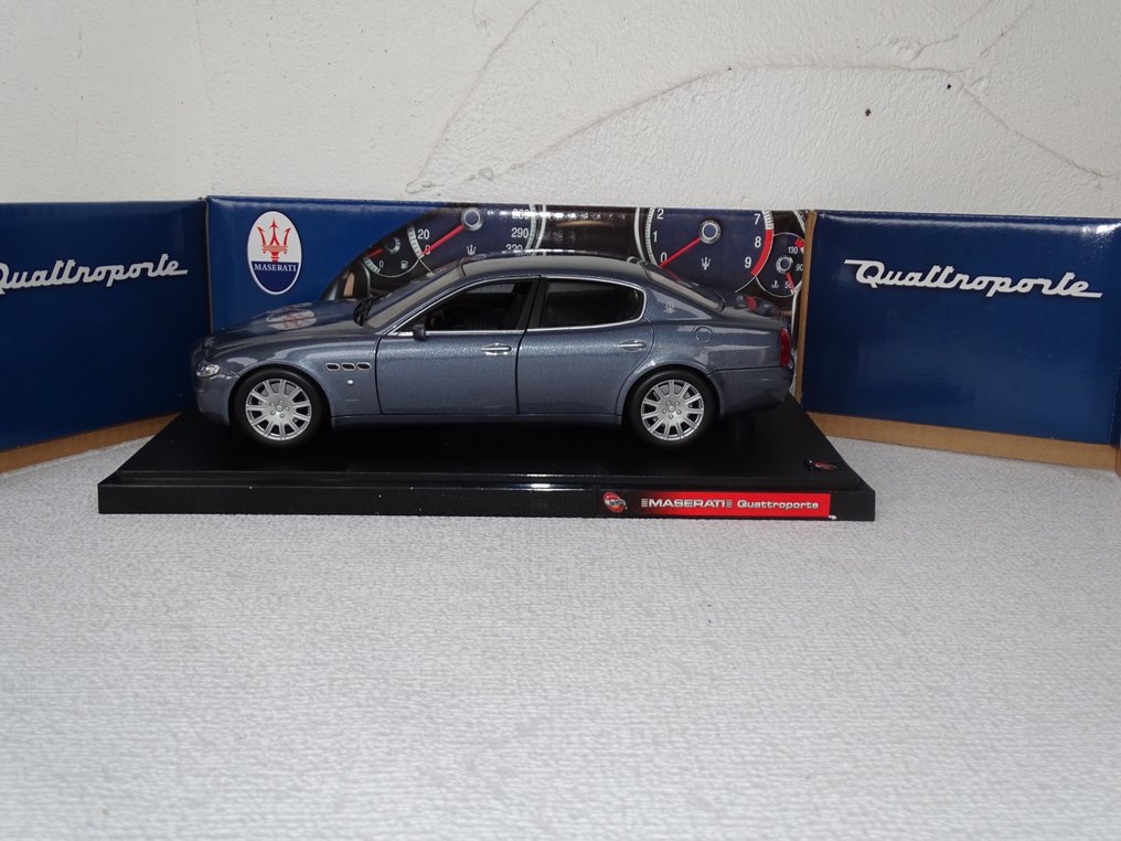 Hot Wheels 1:18 - Modelauto - Maserati Quattroporte #3.2