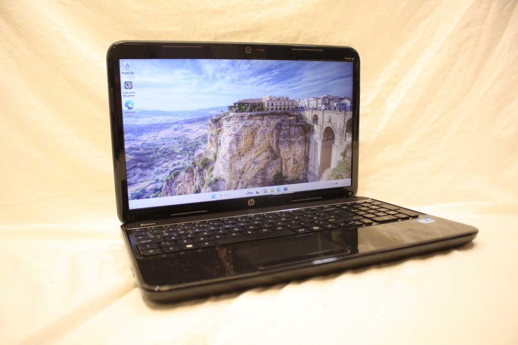 Powerful multimedia notebook: HP Pavilion G6 - Intel Core i5 2.6Ghz CPU, 8GB RAM, 1TB HD - Bærbar computer - Windows 11 #1.0