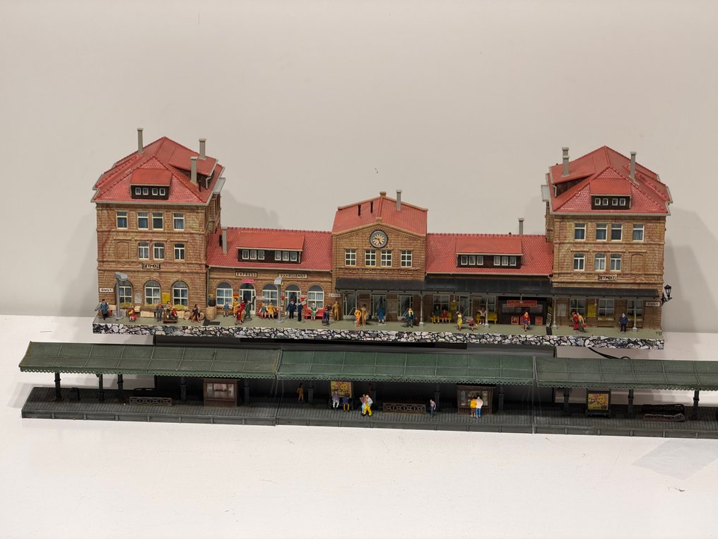 Faller, Kibri H0 - 7504 , - Τοπίο τρένου μοντελισμού (4) - Σταθμός Calw Kibri 39371, τμήμα πλατφόρμας, υφασμένος, εσωτερικός και εξωτερικός φωτισμός, φιγούρες. #1.0