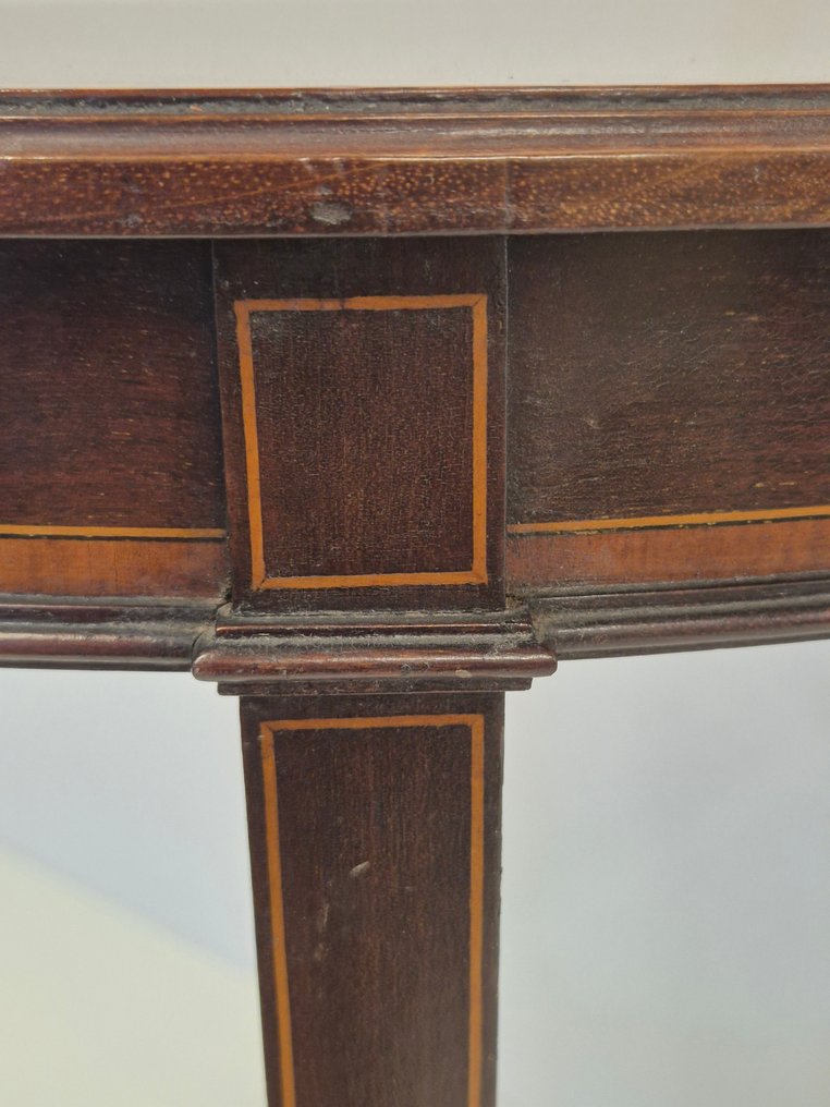 Sivupöytä - Mahonki - Upeaa viilutyötä #3.2