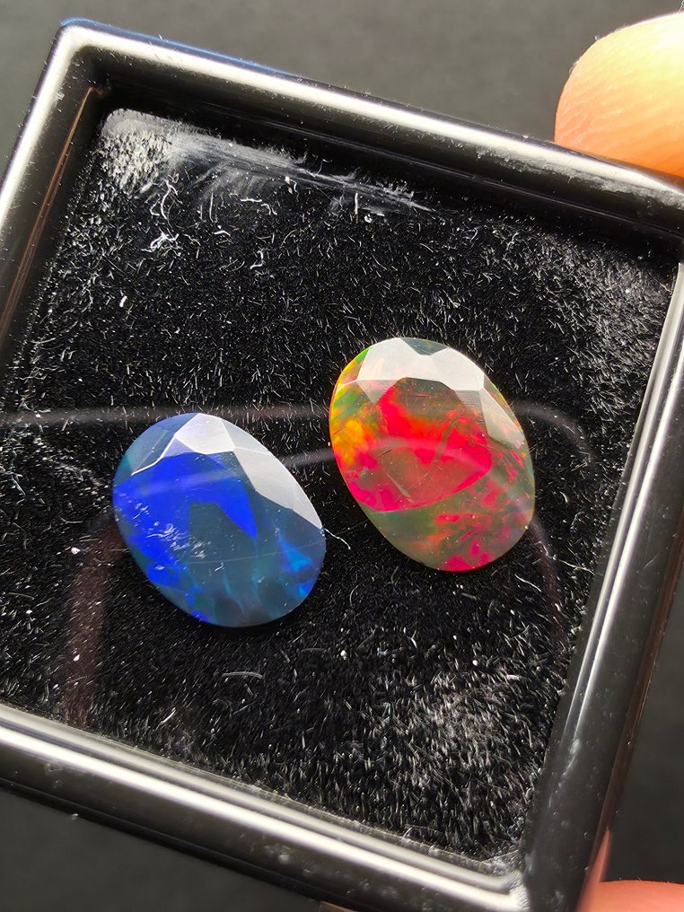 2,50 tcw fekete opál többrétegű- 0.5 g #1.0