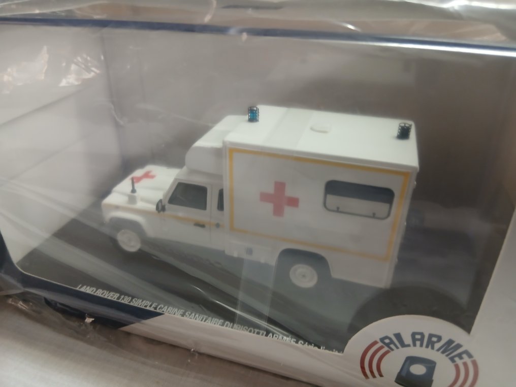 Momaco 1:43 - Modelauto - Land Rover 130 ambulance #2.1