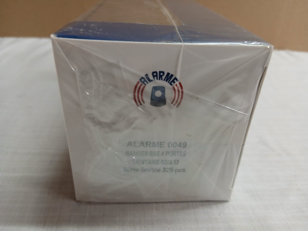 Momaco 1:43 - Model car - Ranger BSE 4 portes sanitaire SDIS 13 #4.3