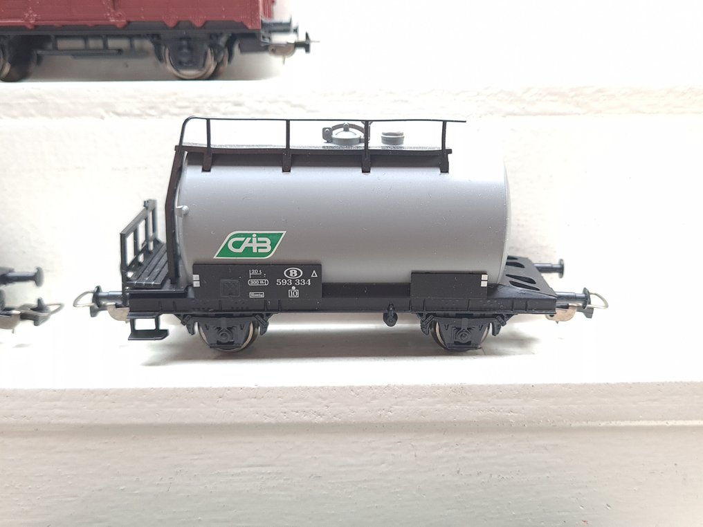 Piko H0 - Uit set 97942 - Σετ τρένου μοντελισμού μεταφοράς εμπορευμάτων (5) - Σετ 5 τεμαχίων με διάφορα φορτηγά αυτοκίνητα. - NMBS #4.3