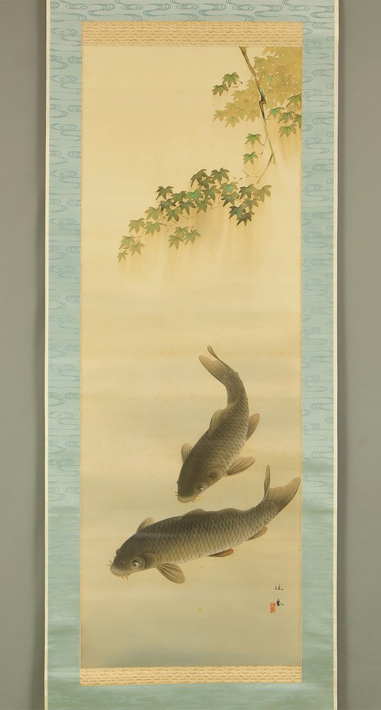 Two Swimming Carp under Maple Leaves with Box - Igami Yuho 伊賀上雄鳳 (1895-1948) - Japón  (Sin precio de reserva) #2.1