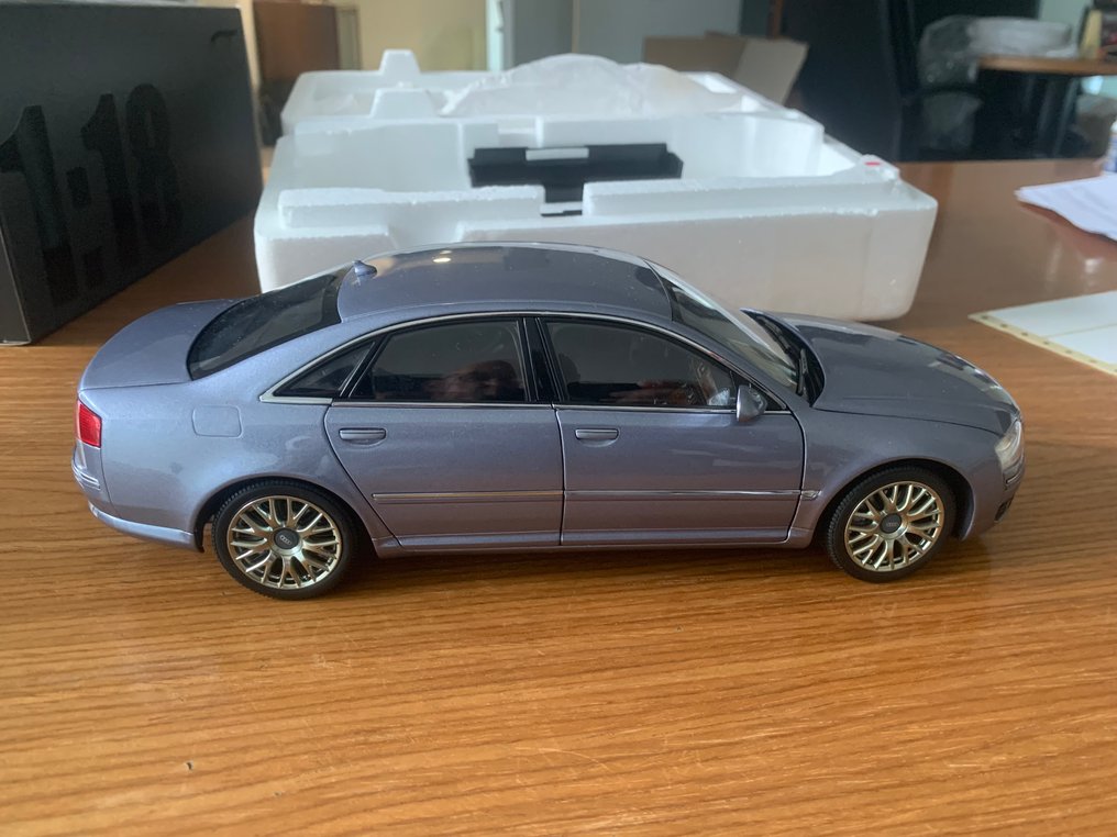 Kyosho 1:18 - 模型車 - Audi A8 4.2 TDI #1.0