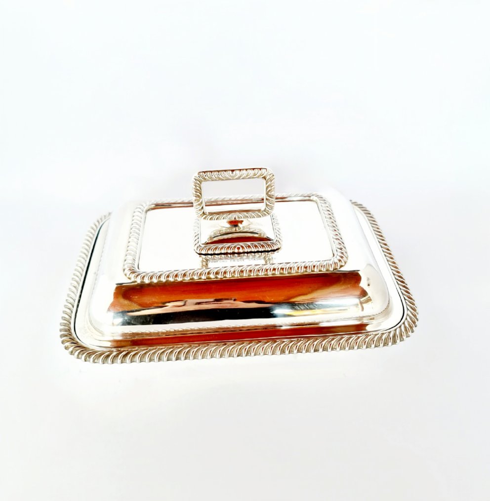 Πιάτο σερβιρίσματος - Presented By Stamford Bridge Stadium Ltd. Henry Wilkinson & Co. Silver-Plated Entree Dish - Επάργυρο #1.0