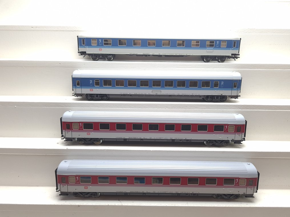 Märklin H0 - 4248/4281/4327 - Pienoisjunaradan matkustajavaunu (4) - 4x InterCity-vaunu - DB #1.0