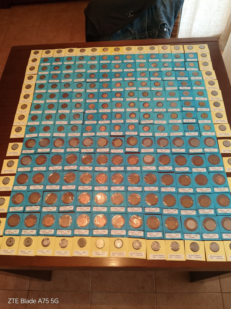 Mundo. 225 piezas monedas  (Sin precio de reserva) #1.0