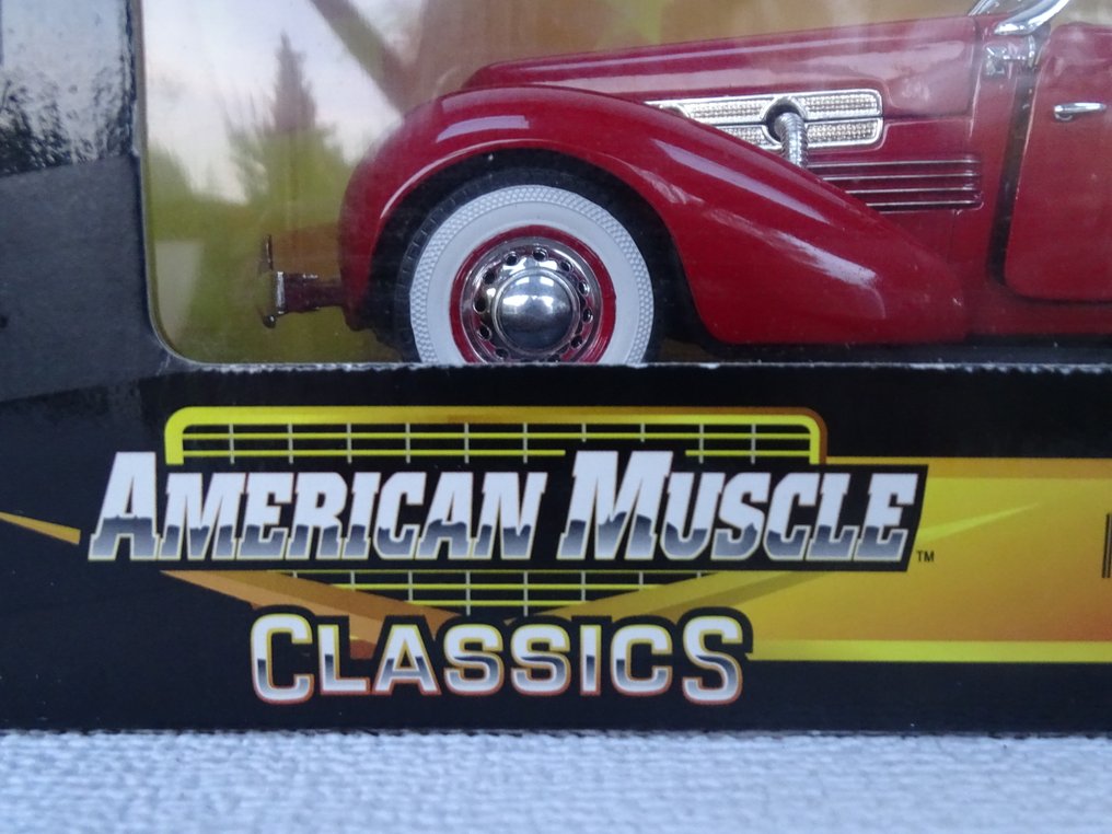 Ertl 1:18 - 模型車 - 1937 Cord 812 Convertible #1.0