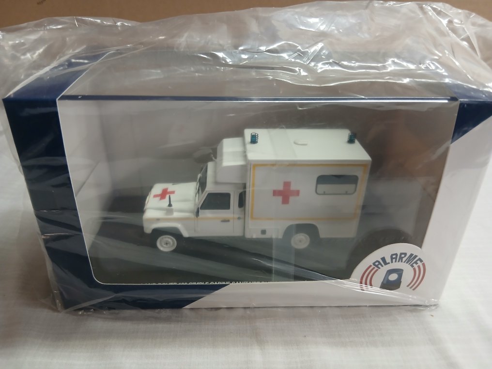 Momaco 1:43 - Modelauto - Land Rover 130 ambulance #1.0