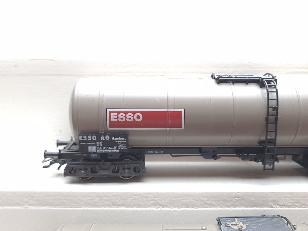 Märklin H0 - 4754/4758/47562 - Τρένο μοντελισμού μεταφοράς εμπορευμάτων (4) - 4x βυτιοφόρα Zans 'ESSO' και 'BP'. - DB #3.2
