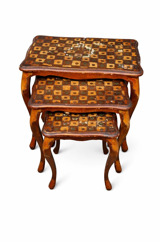 Satsbord (3) - Trä - Trio av småbord. #1.0