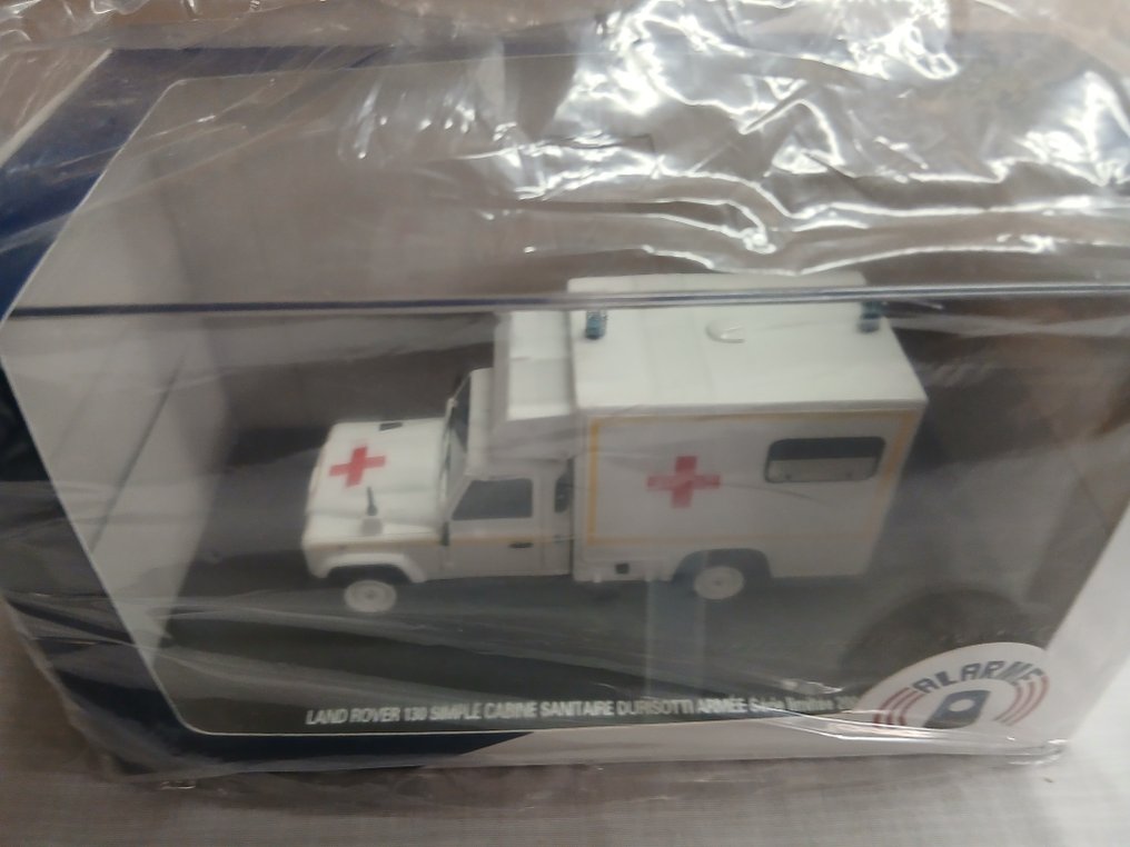 Momaco 1:43 - Modelauto - Land Rover 130 ambulance #3.2