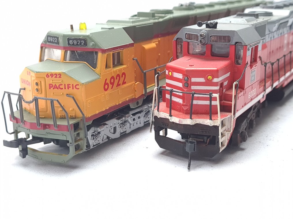 Bachmann, Athearn H0 - Πετρελαιοκίνητη μηχανή τρένου (2) - 2 Grote Locs: DD40AX και DD40 - Union Pacific Railroad, Burlington #4.3