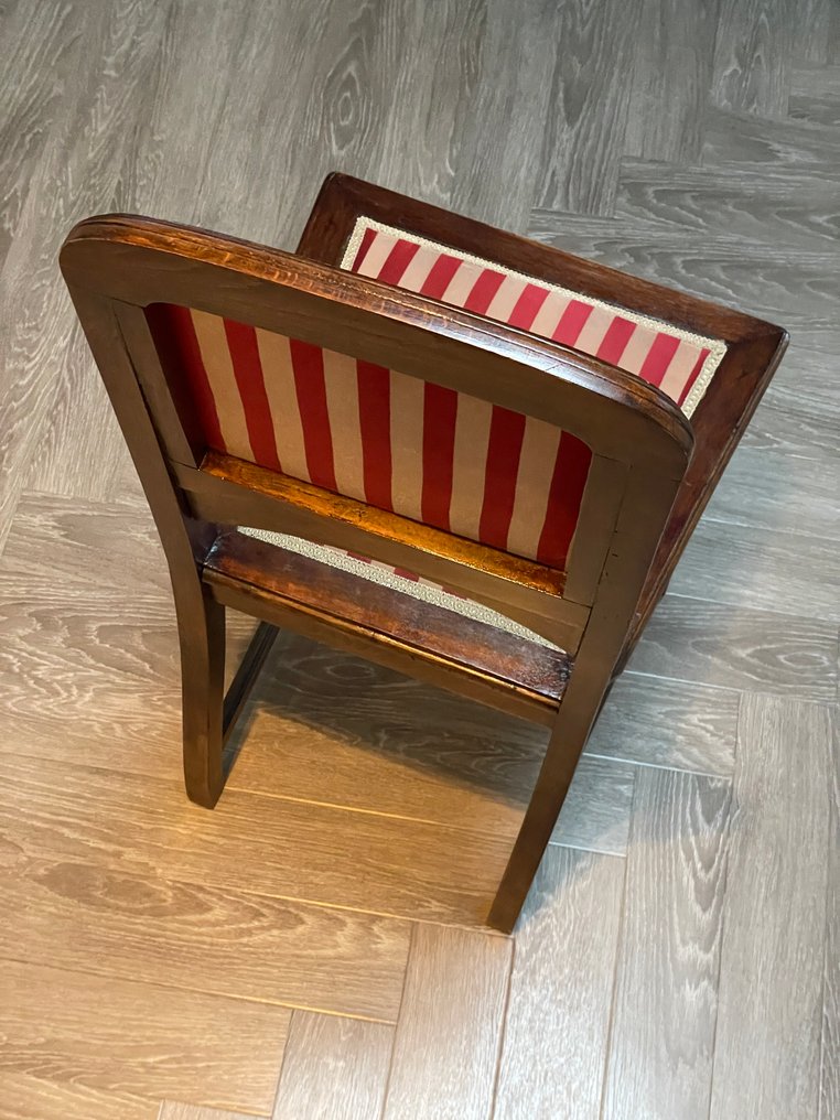 Scaun - Lemn - scaun antic fermecător #1.0