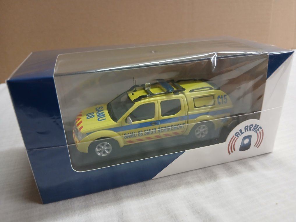 1:43 - Modelauto - Nissan Navara double cabine SAMU 88 SMUR Remiremont #1.0