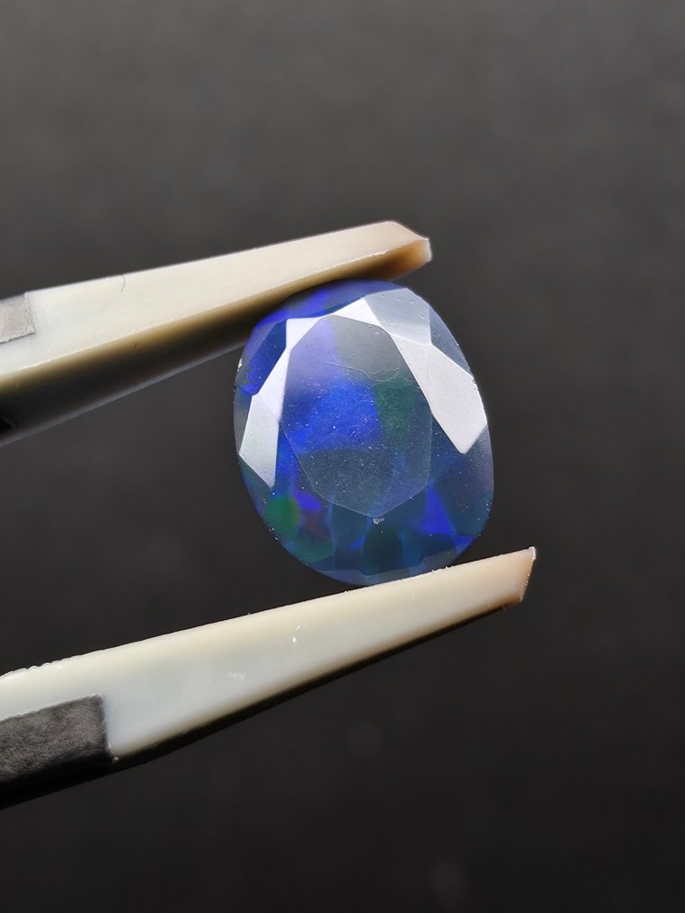 2,50 tcw fekete opál többrétegű- 0.5 g #2.1