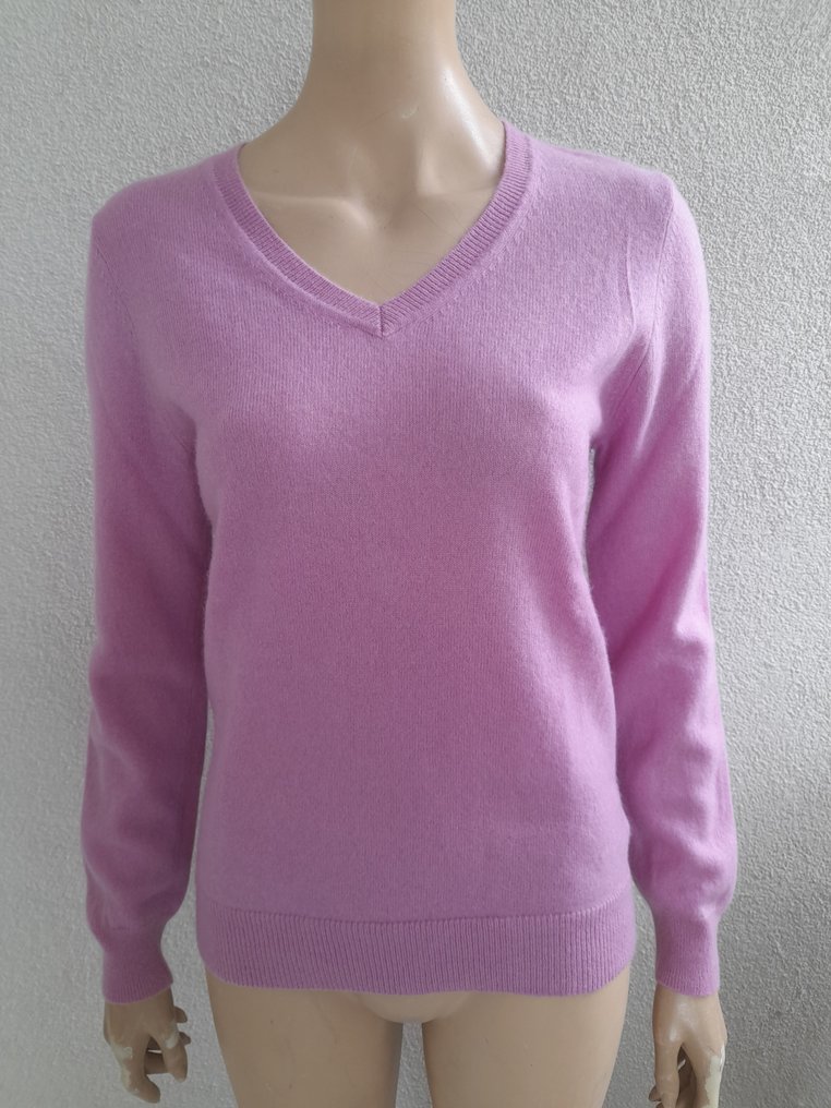 TAHARI - Φούτερ #1.0