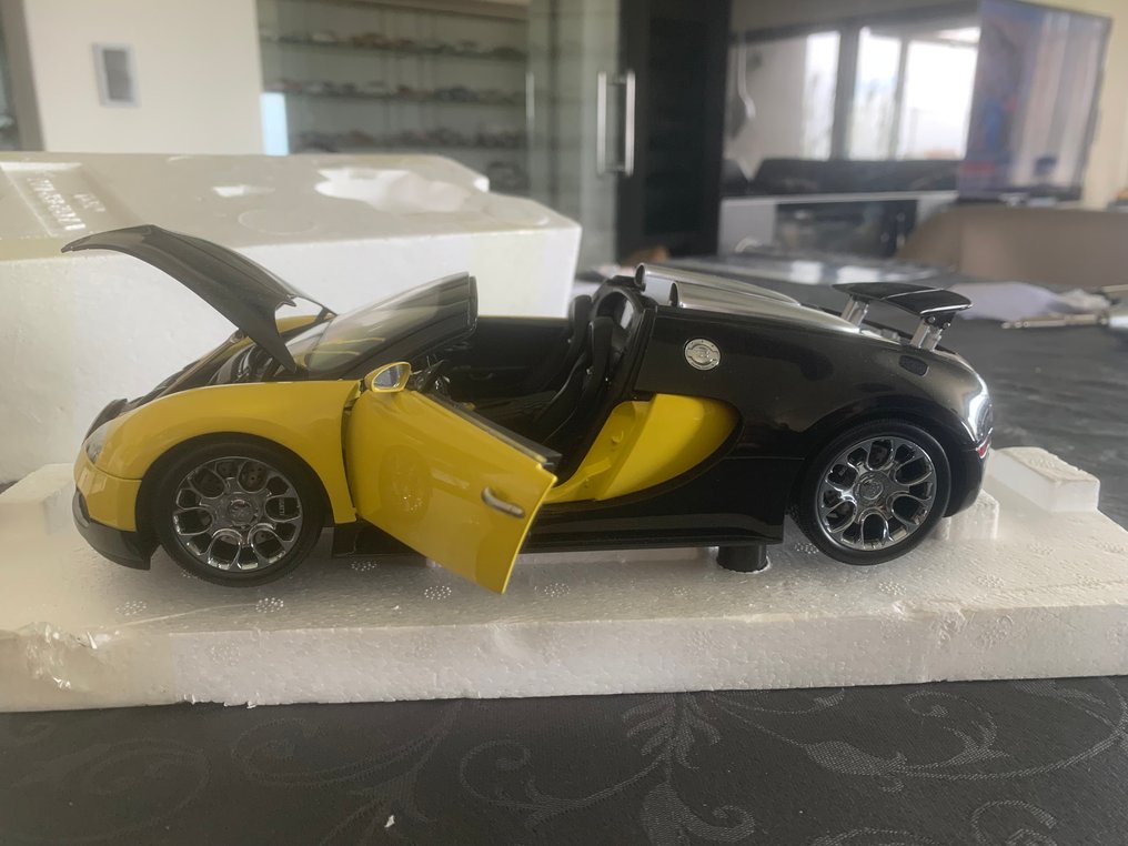 Minichamps 1:18 - Modelauto - Bugatti Veyron Grand Sport #1.0