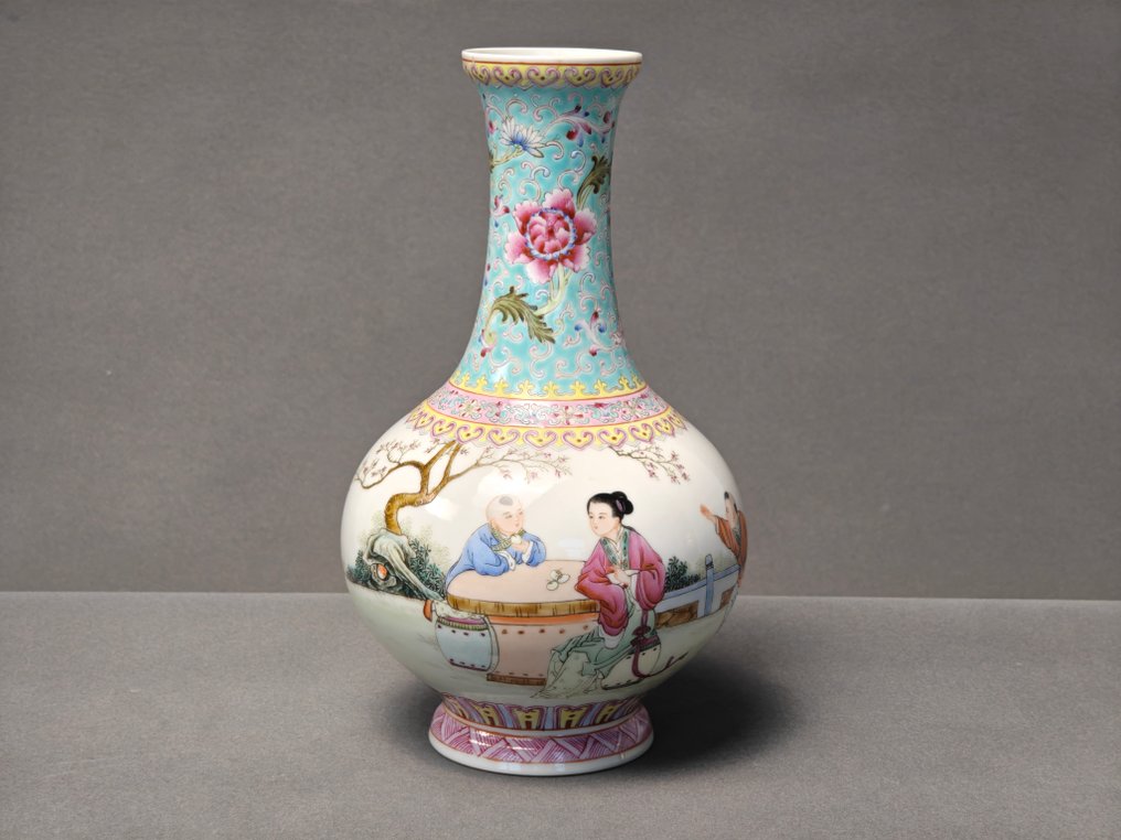 Vase - Porcelain - China - 创汇松石绿地粉彩 仕女婴戏 赏瓶 #1.0