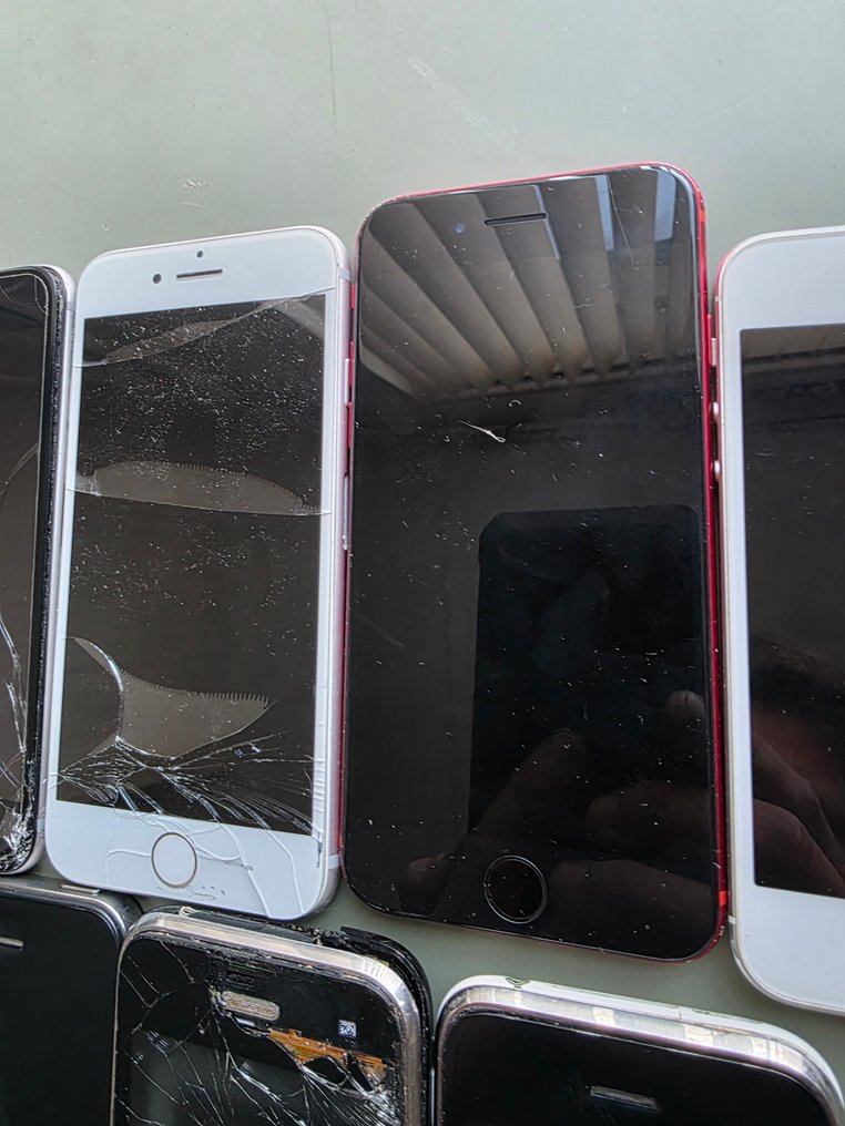 (NO RESERVE PRICE) Lot Apple iPhones - iPhone (7) #4.3