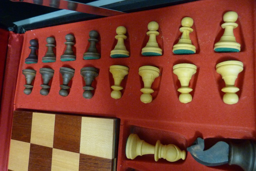 Schackspel - jeu d'échecs avec sa malette - Trä #1.0
