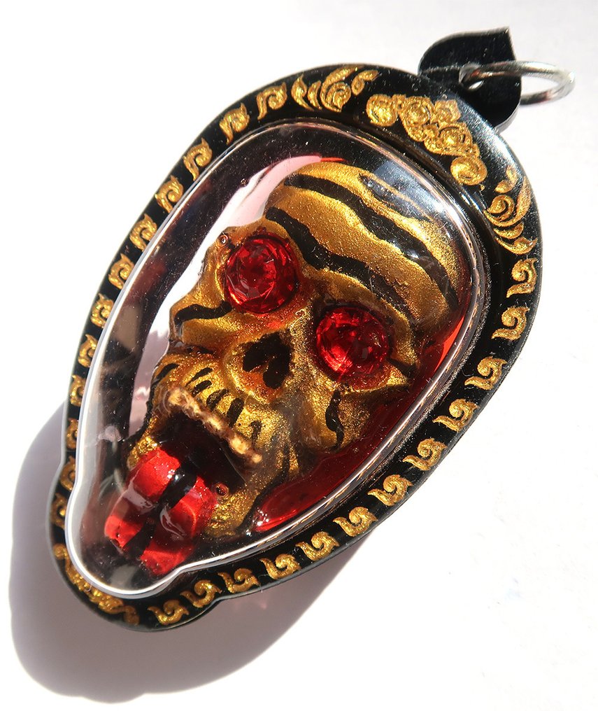 Amulette du Crâne "Dévoreur" : Domination, Force & Victoire sur les Ennemis - Talisman #1.0