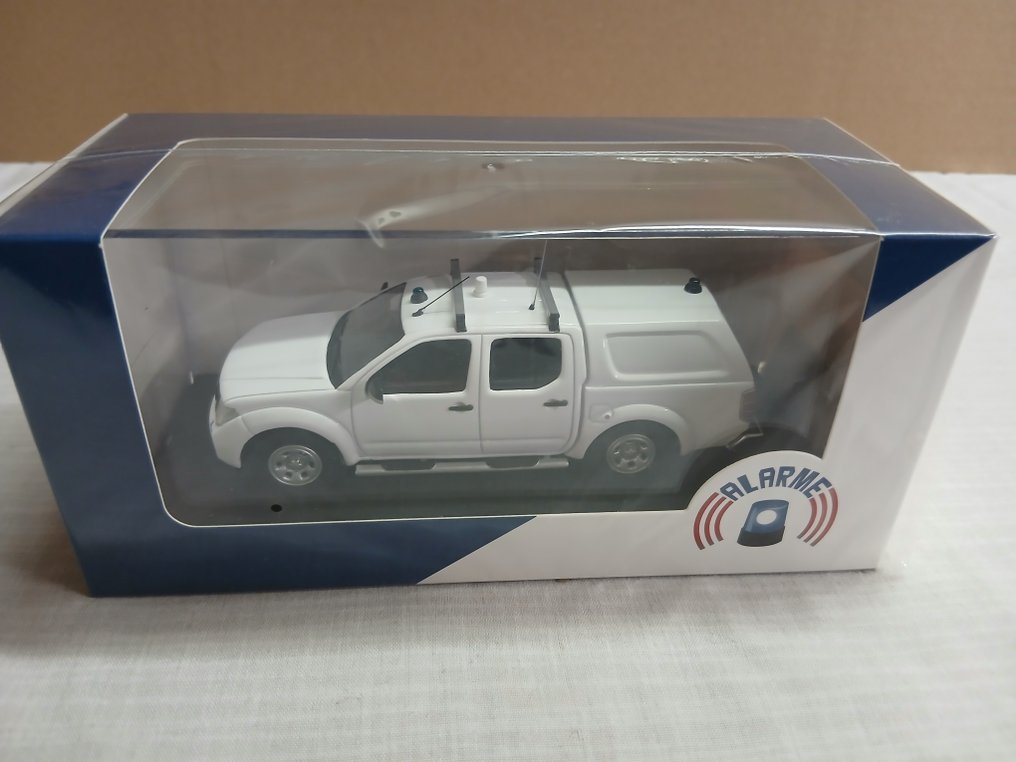 Momaco 1:43 - Modelauto - Nissan Navara double cabine #1.0