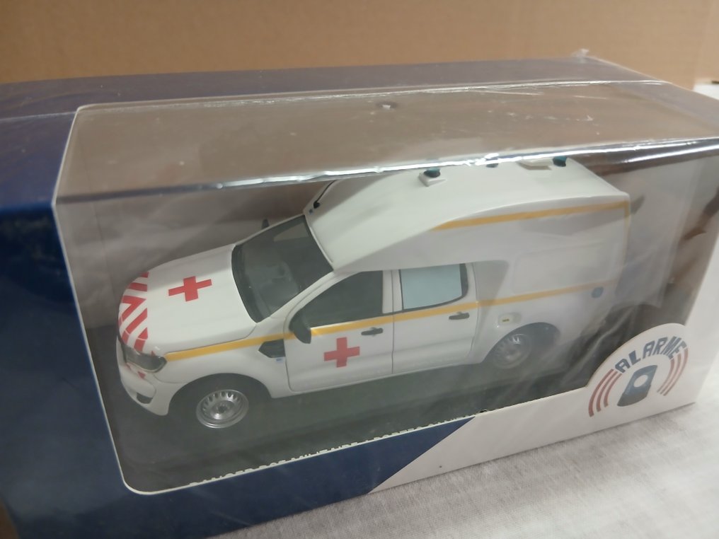Momaco 1:43 - Modelbil - Ranger BSE Militaire 4 portes sanitaire #1.0