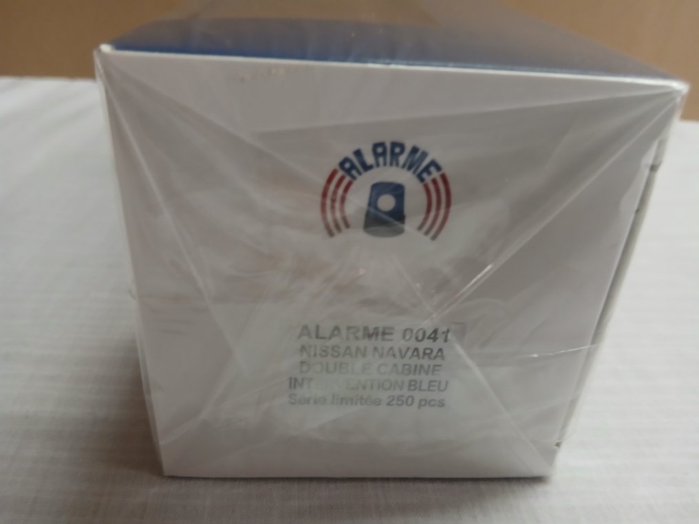 Momaco 1:43 - Modelauto - Nissan Navara double cabine intervention Gendarmerie #4.3