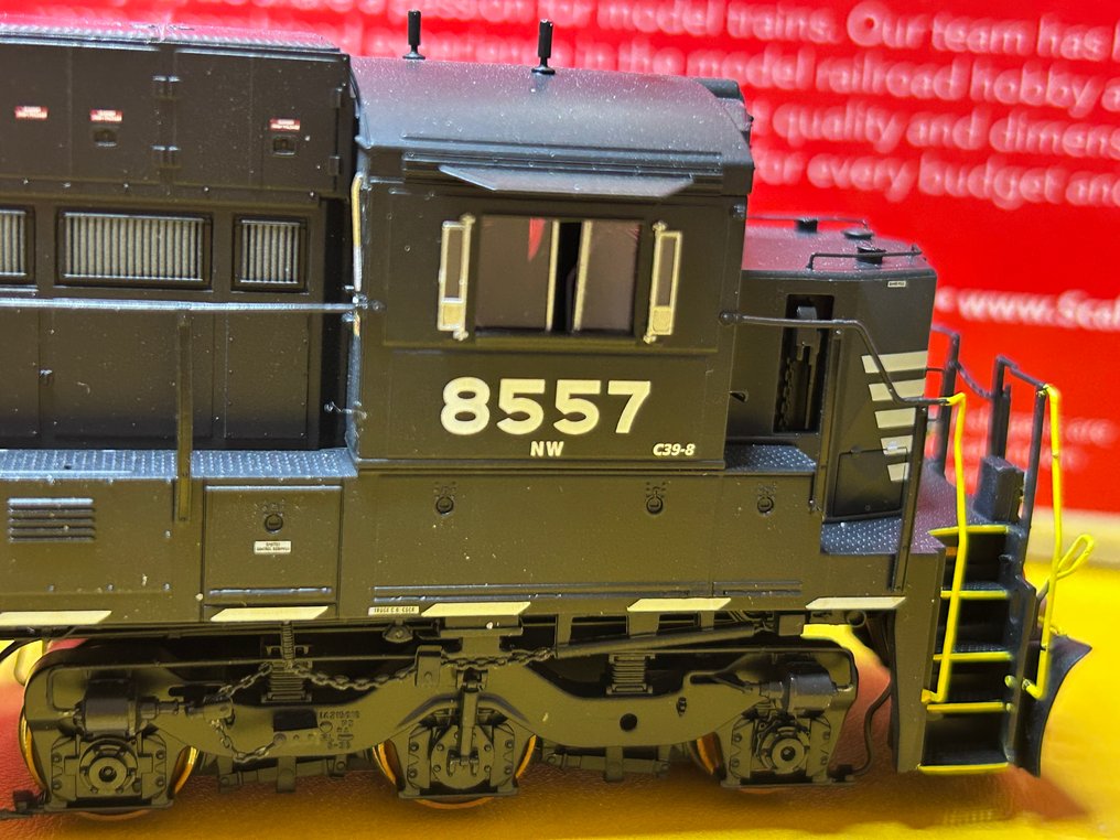 SCALETRAINS H0 - 39743 - 柴油電力混合火車 (1) - GE C39-8 - NS #3.2