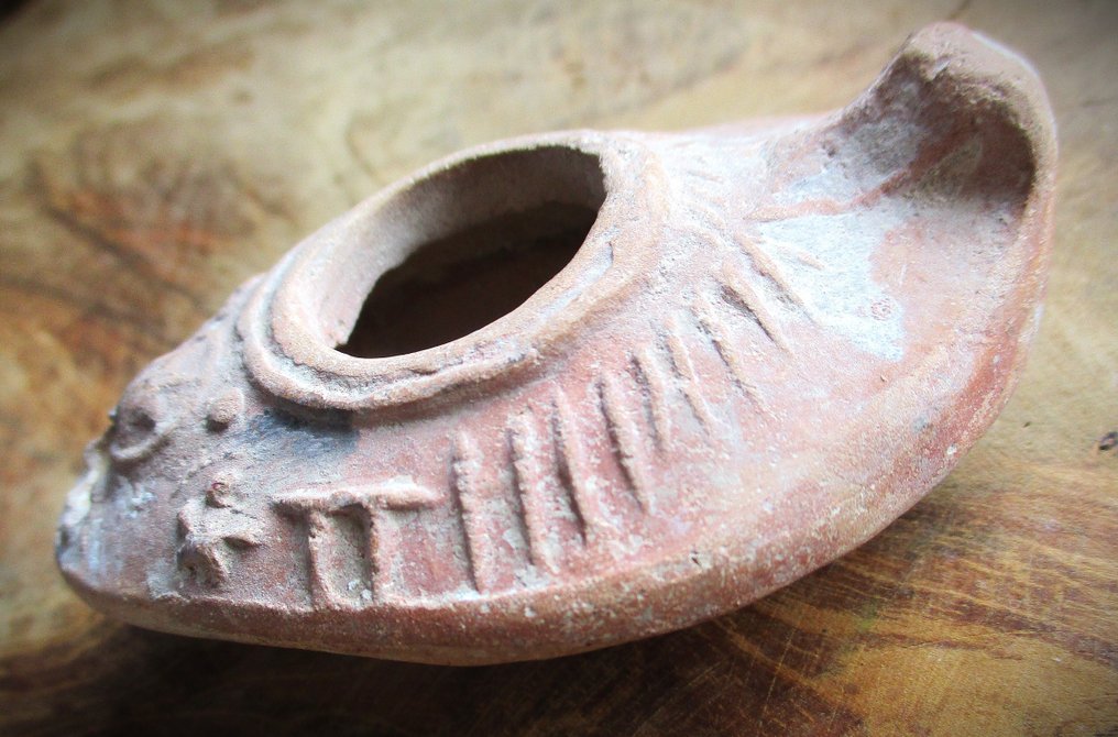 後羅馬時期／前拜占庭時期 Terracotta 带太阳装饰的油灯 - 84 mm  (沒有保留價) #3.2