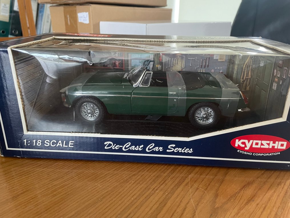 Kyosho 1:18 - Coche a escala - MGB MkI #4.3