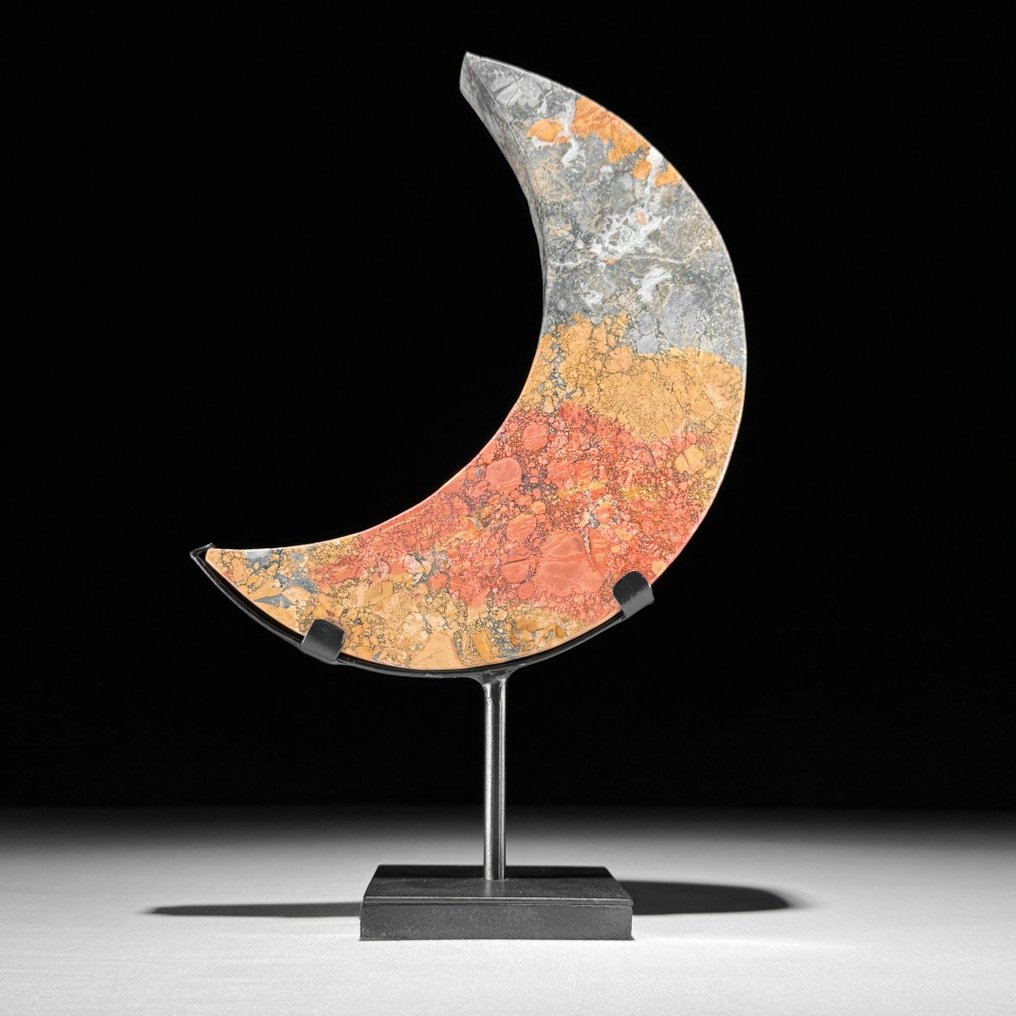 Nessuna riserva - Bellissimo giacinto Maligano rosso. A forma di luna crescente su un supporto personalizzato - Altezza: 29.2 cm - Larghezza: 18.2 cm- 1800 g - (1) #2.1