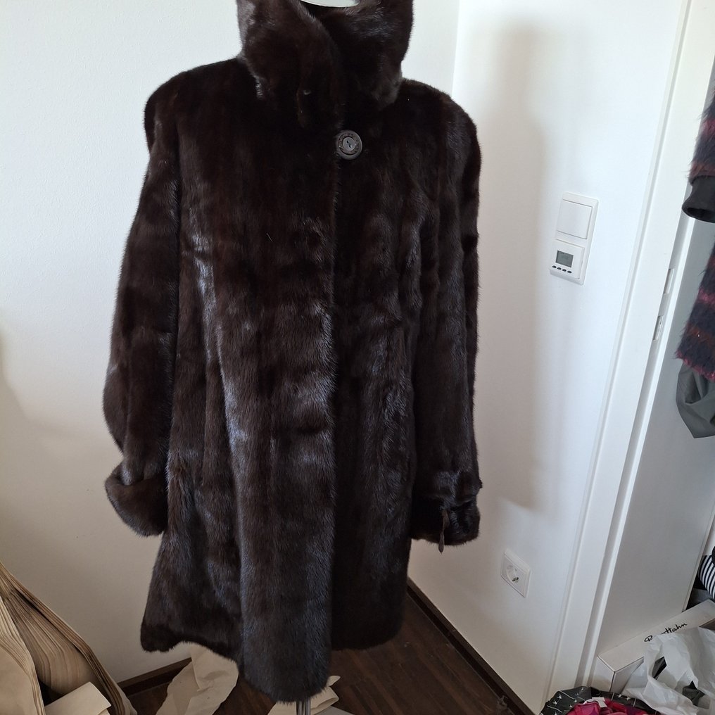 Saga Furs - Manteau de fourrure #1.0