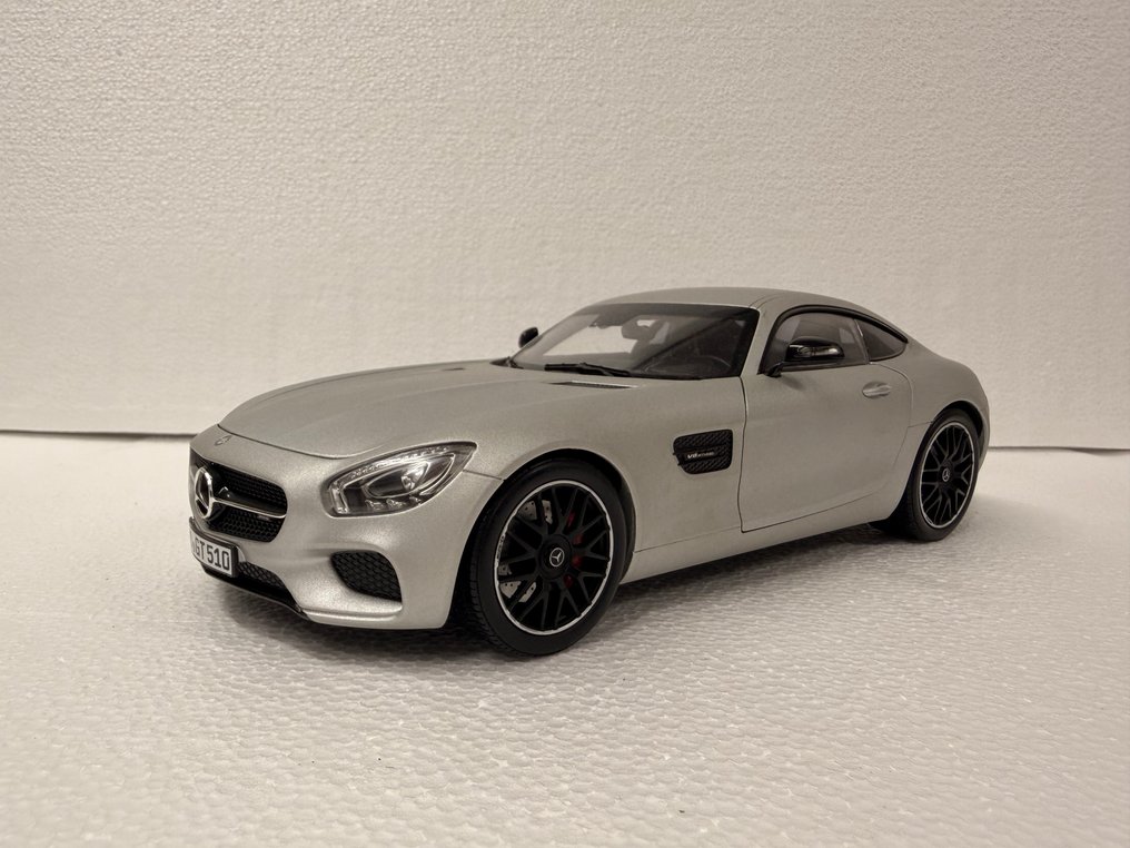 Norev 1:18 - Modelauto - Mercedes-AMG GT #1.0