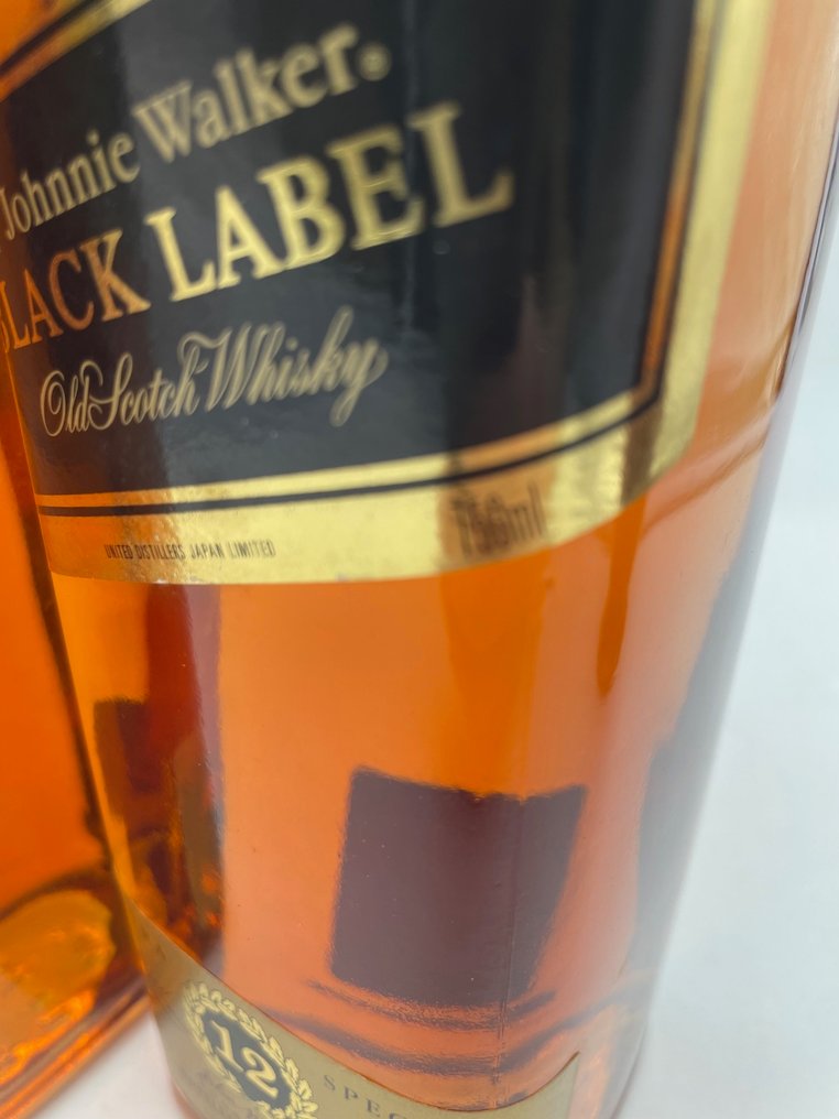 Johnnie Walker 12 years old Black Label - b. 1980‹erne - 750 ml, 1 Litre - 2 flasker #4.3