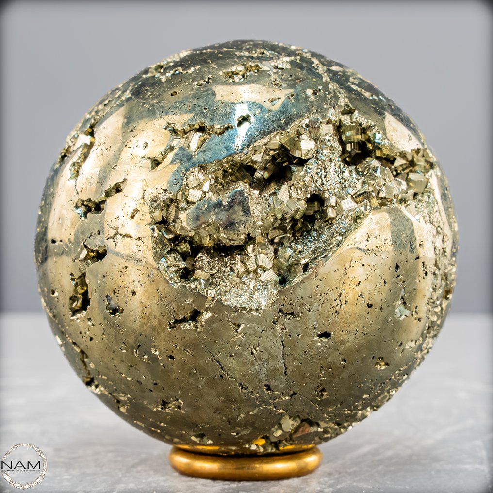 Natuurlijk gouden pyriet van eerste kwaliteit. Sphere- 925.21 g #3.2