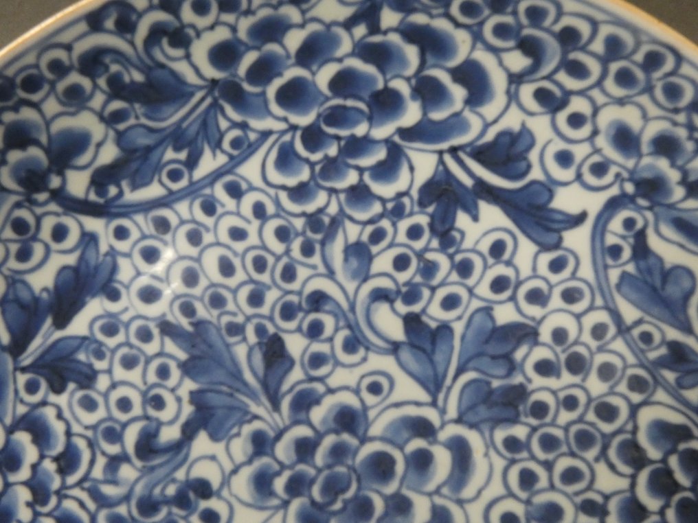 Nine Peonies and Hundreds Fish Egg Charger - Kangxi (1662-1722) - Πιατάκι - Πορσελάνη - Πίτσα βαθιάς στρώσης #4.3
