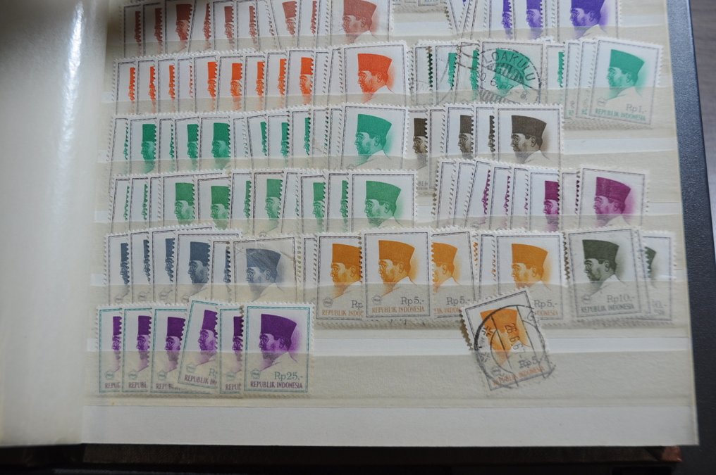 印度尼西亚  - 在一堆库存书中进行搜索（186 张照片） #4.3