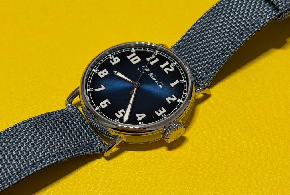 H.Moser & Cie. - Centre Second Heritage Funky Blue 42 - 8200-1201 - Miehet - 2023 #1.0