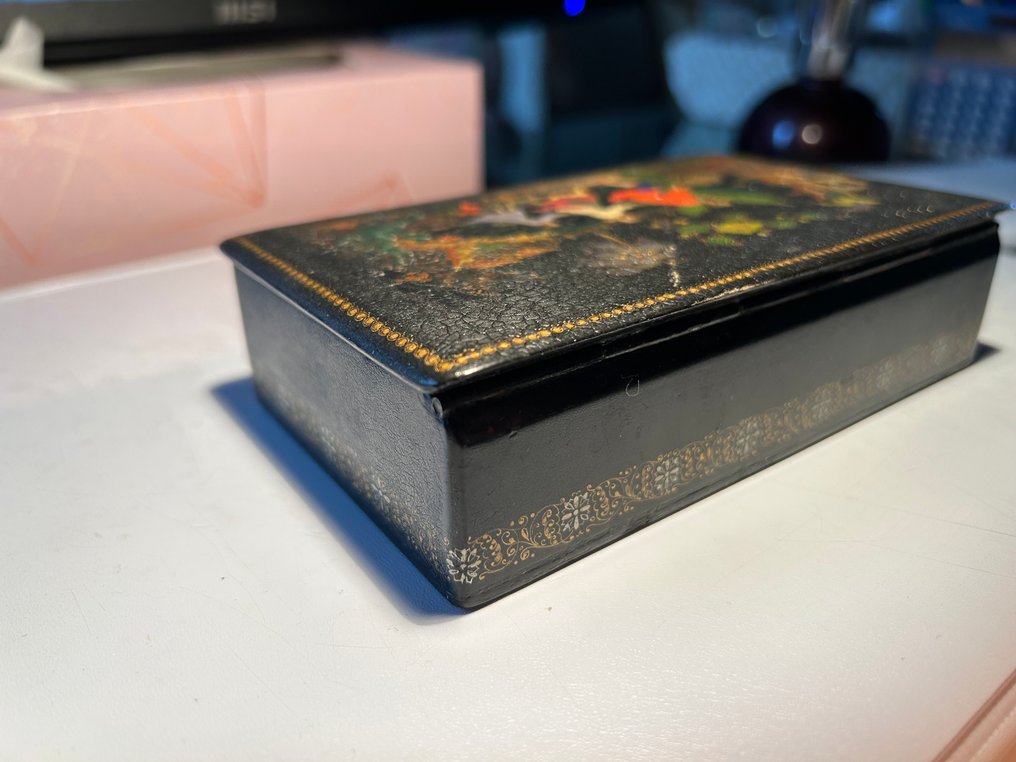 Box - Wood - Lacquered Russian box #3.2