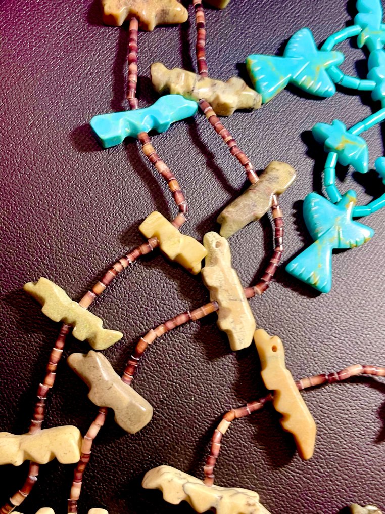 Coleção temática - Colar de fetiche Zuni e brincos combinando esculpidos em serpentine, jasper e turquesa. #3.2