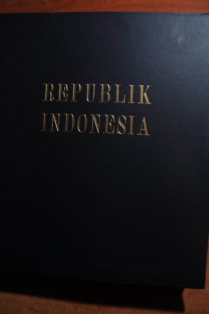 Indonésia 1948/1979 - Coleção de clássicos com muitas peças postais em um álbum DAVO. #1.0
