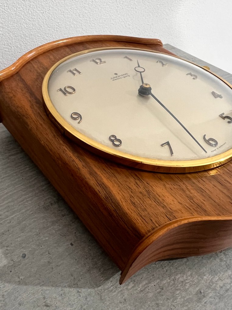 Ρολόι τοίχου - Junghans -  Σύγχρονη στυλ των μέσων του αιώνα Ξύλο, Ορείχαλκος, Γυαλί, Πλαστικό - 1950-1960 - Περιορισμένη έκδοση #1.0