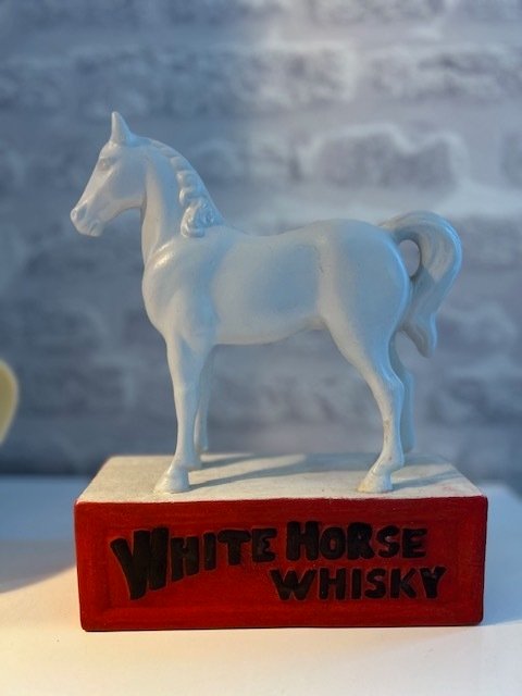白马苏格兰威士忌雕像与水壶 - 標誌 - 陶器 #2.1