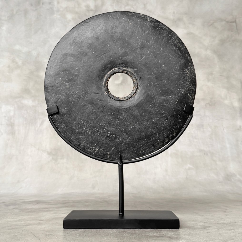 装饰饰品 - NO RESERVE PRICE - Decorative Lava Stone Disc on a custom stand - 印度尼西亚 #2.1