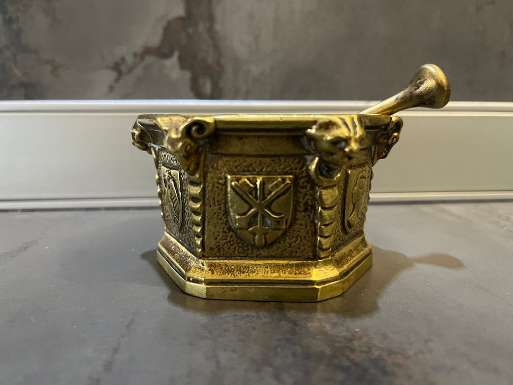 Max le Verrier - Max le Verrier - Pikari - Pronssattu - Mortier ja pilon #3.2