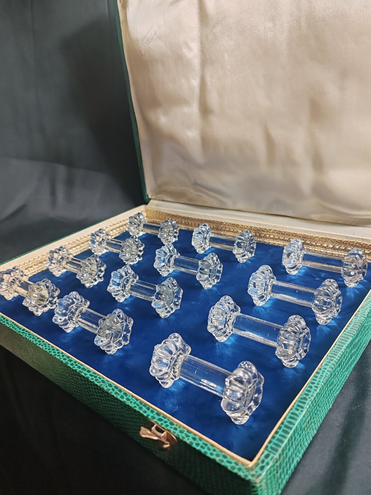 Baccarat - Knife rest - pressed molded glass #2.1